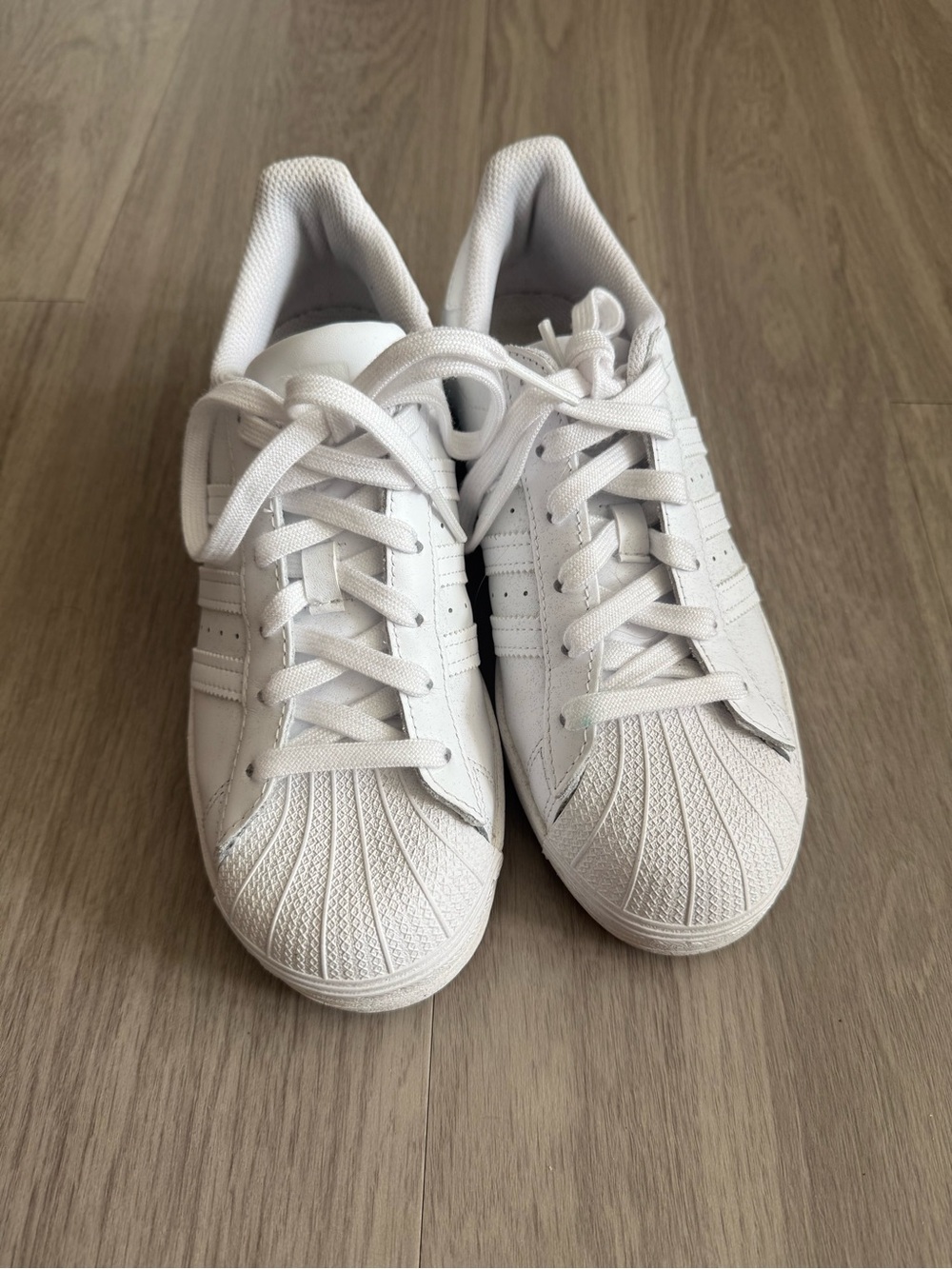 Adidas Superstar Women’s White Leather Shell Toe Sneakers Size 7 - Picture 4 of 7